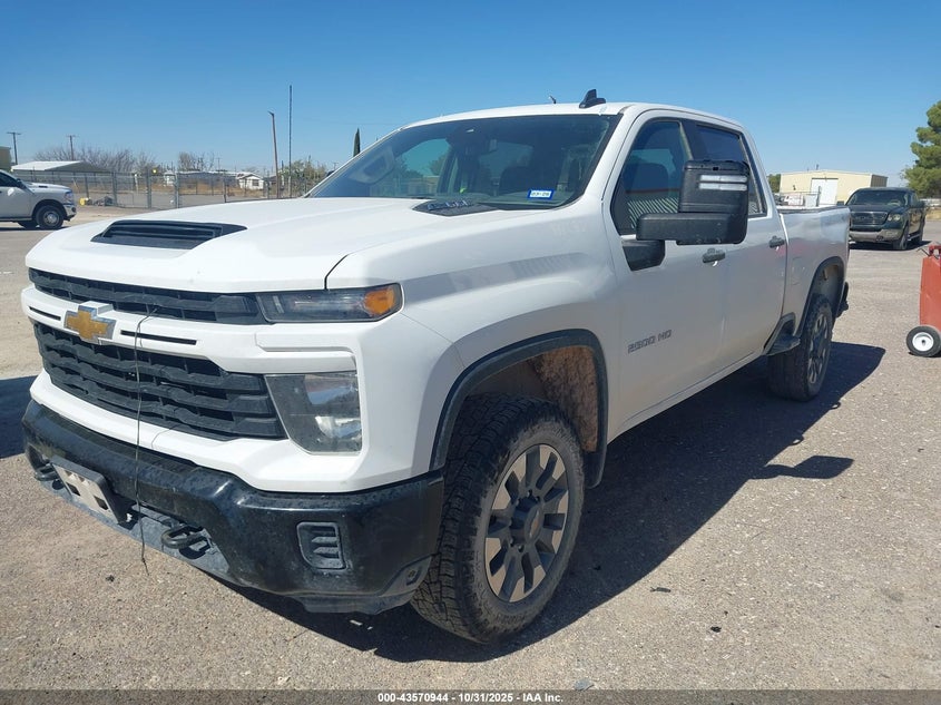 1GC4YME71RF119242 2024 CHEVROLET SILVERADO photo no. 2