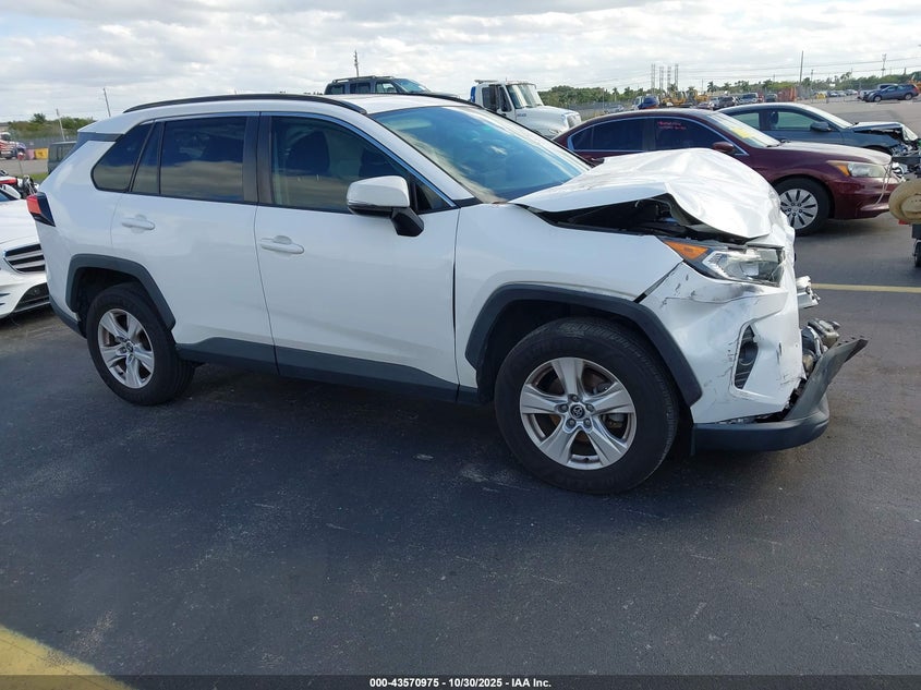 TOYOTA RAV4 XLE