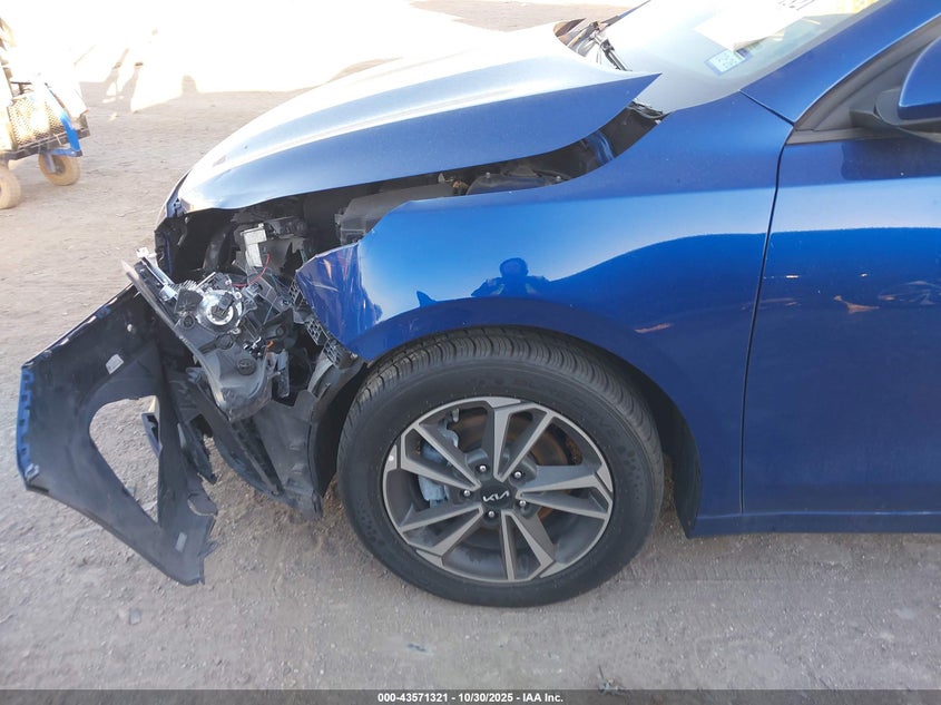 2024 Kia Forte Lxs VIN: 3KPF24AD9RE757108 Lot: 43571321