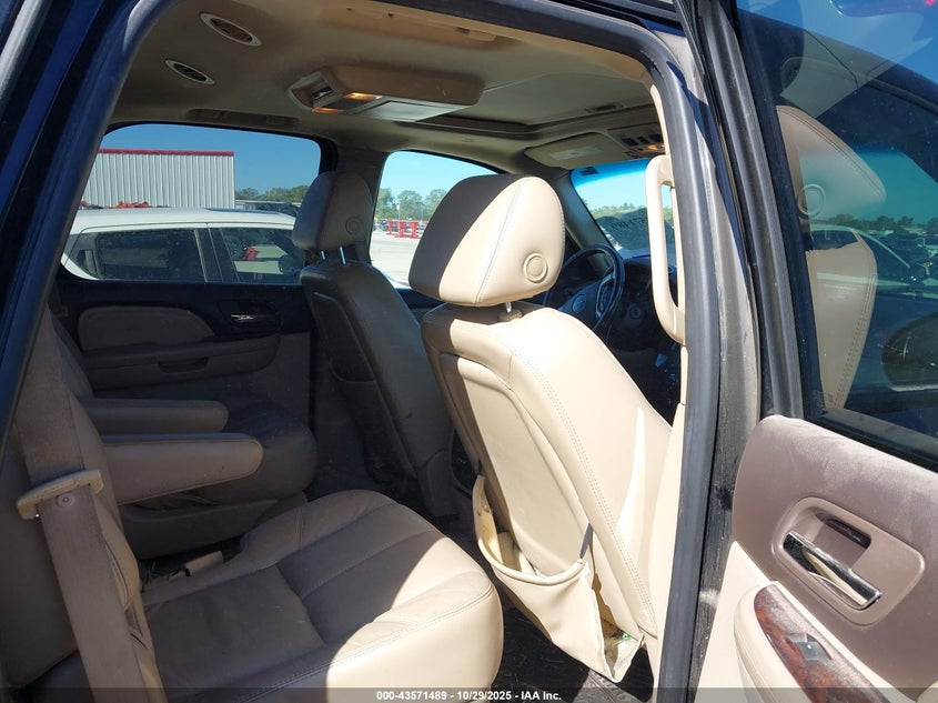 2007 GMC Yukon Denali VIN: 1GKFK63867J375814 Lot: 43571489