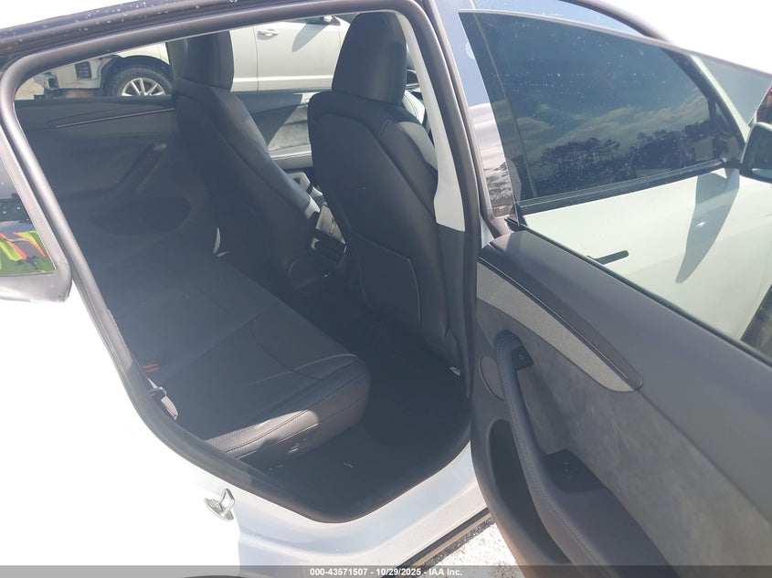 2026 Tesla Model Y Long Range Dual Motor All-Wheel Drive VIN: 7SAYGDED8TA464483 Lot: 43571507