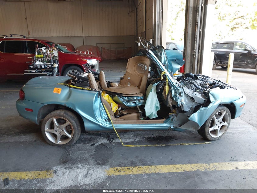 2002 Mazda Mx-5 Miata Cloth/Ls/Se VIN: JM1NB353420231667 Lot: 43571555