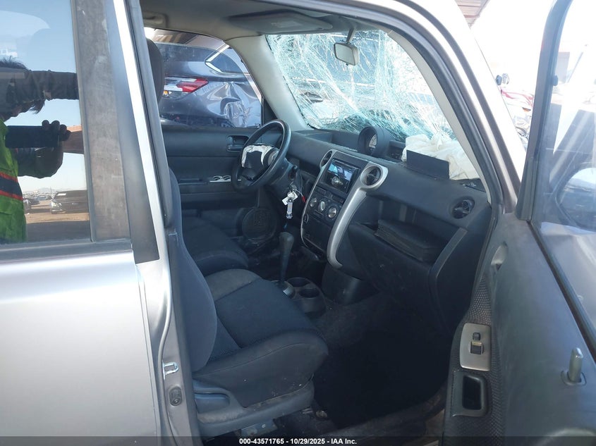 JTLKT324964032467 2006 SCION XB photo no. 5
