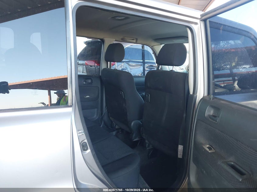 JTLKT324964032467 2006 SCION XB photo no. 8