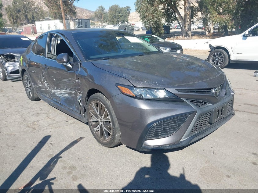 TOYOTA CAMRY SE