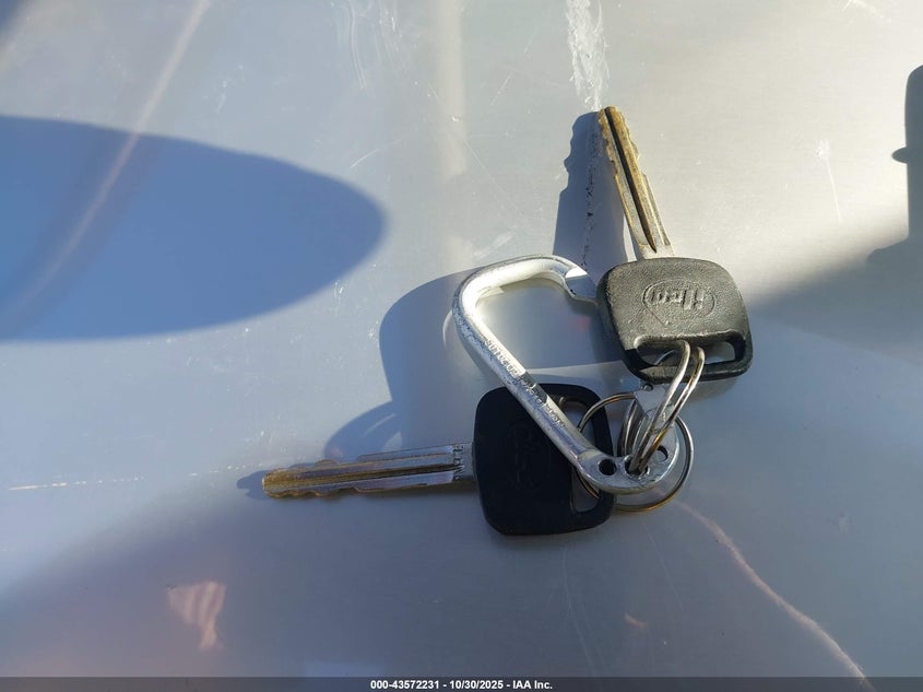 2000 Toyota Camry Ce/Le/Xle VIN: 4T1BG22K8YU621663 Lot: 43572231