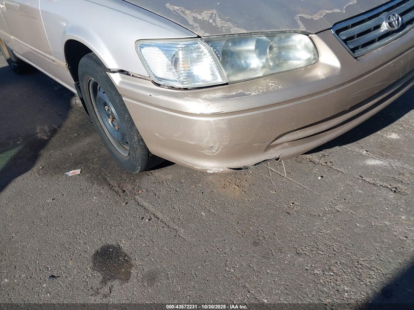 2000 Toyota Camry Ce/Le/Xle VIN: 4T1BG22K8YU621663 Lot: 43572231