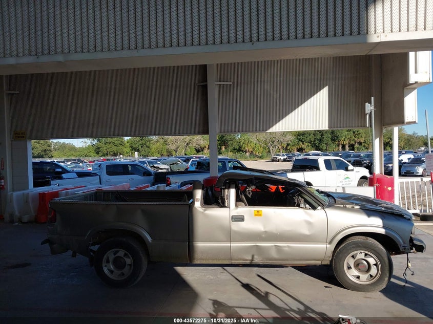 2000 GMC Sonoma Sls VIN: 1GTCS19W2Y8147938 Lot: 43572275