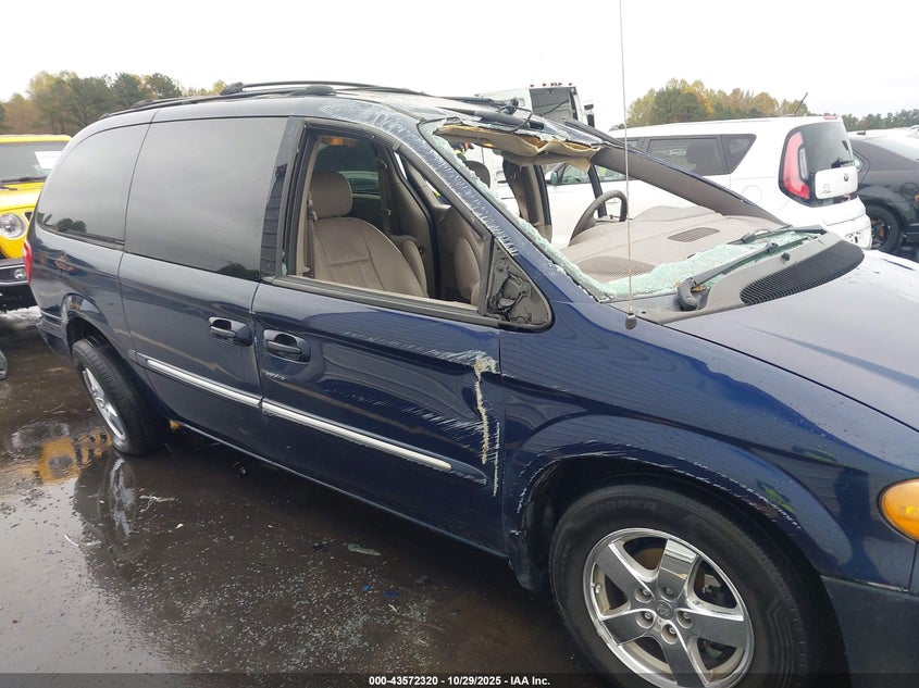 2003 Dodge Grand Caravan Es VIN: 2D4GP54L73R356664 Lot: 43572320