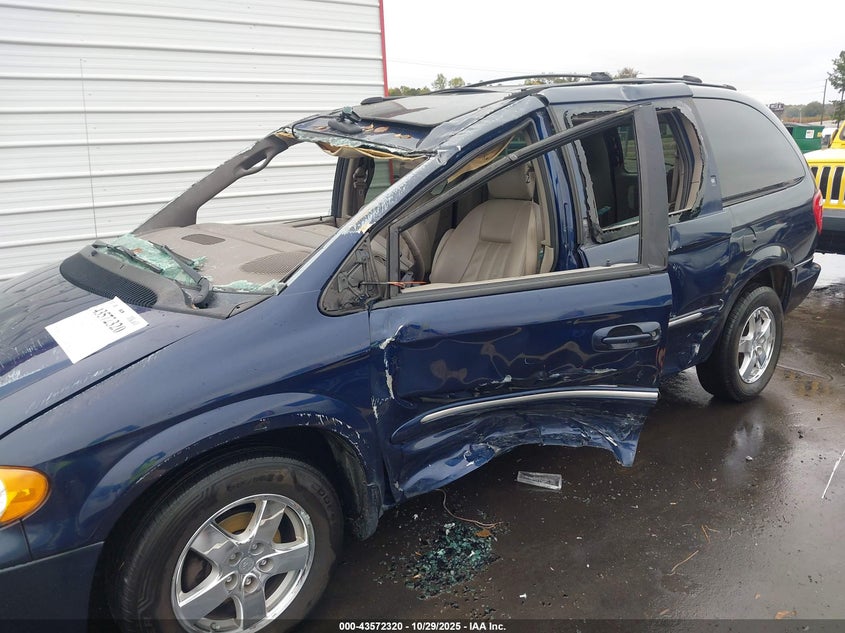 2003 Dodge Grand Caravan Es VIN: 2D4GP54L73R356664 Lot: 43572320