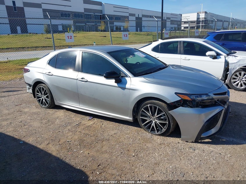 2022 TOYOTA CAMRY SE - 4T1G11AK6NU045618