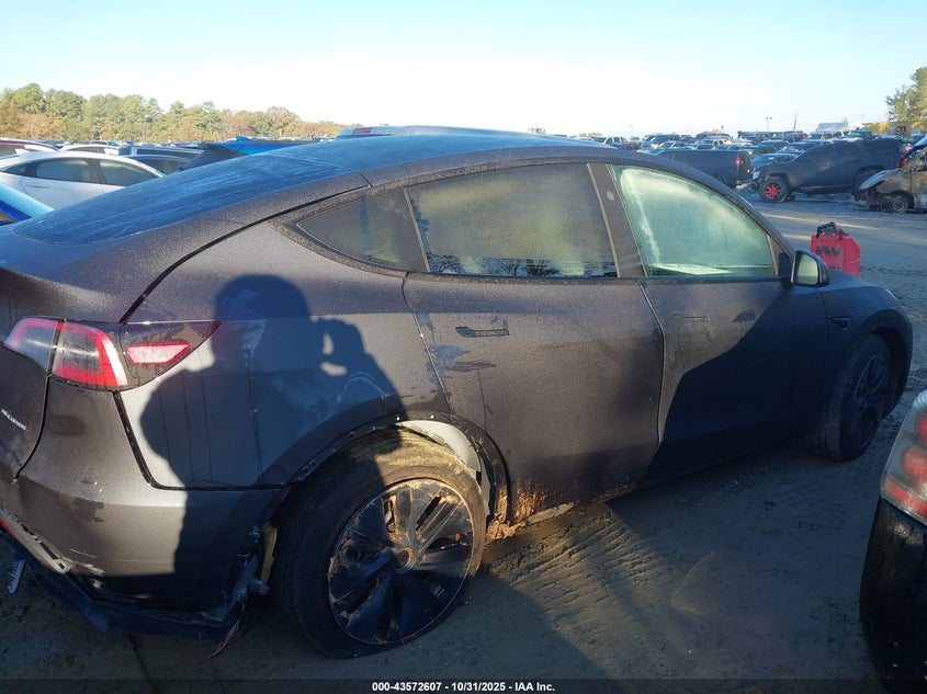 2025 Tesla Model Y Long Range Dual Motor All-Wheel Drive VIN: 7SAYGAEE6SF228536 Lot: 43572607