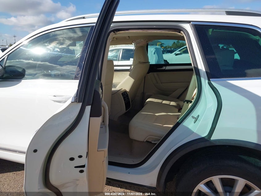 2014 Volkswagen Touareg Sport W/Nav VIN: WVGEF9BP2ED010785 Lot: 43572624