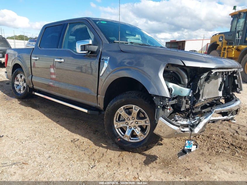 FORD F-150 LARIAT
