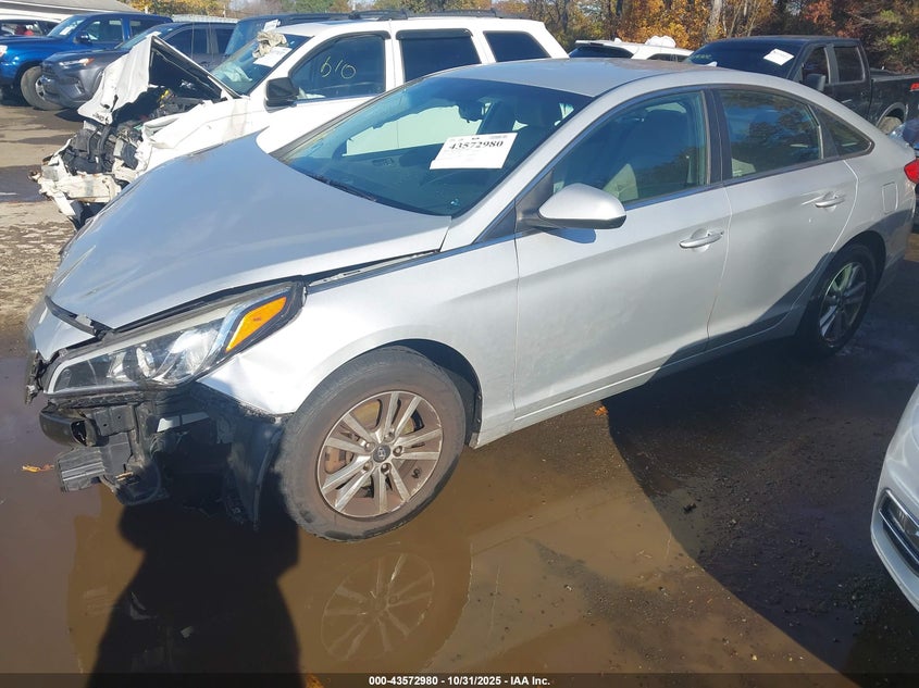 2016 HYUNDAI SONATA auction photo 2