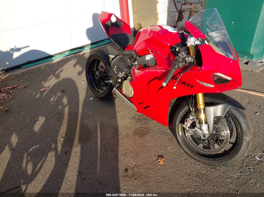 2024 DUCATI PANIGALE V4S - ZDMDAGWW8RB009375