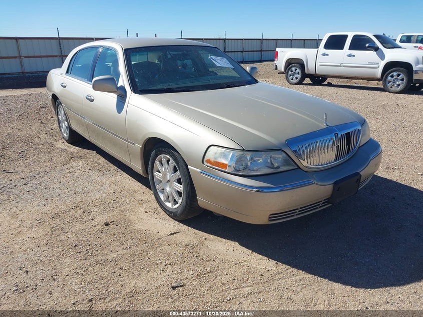 LINCOLN TOWN CAR SIGNATURE LIMITED