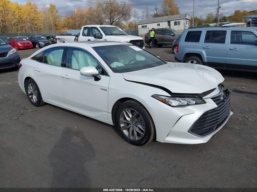 TOYOTA AVALON HYBRID XLE