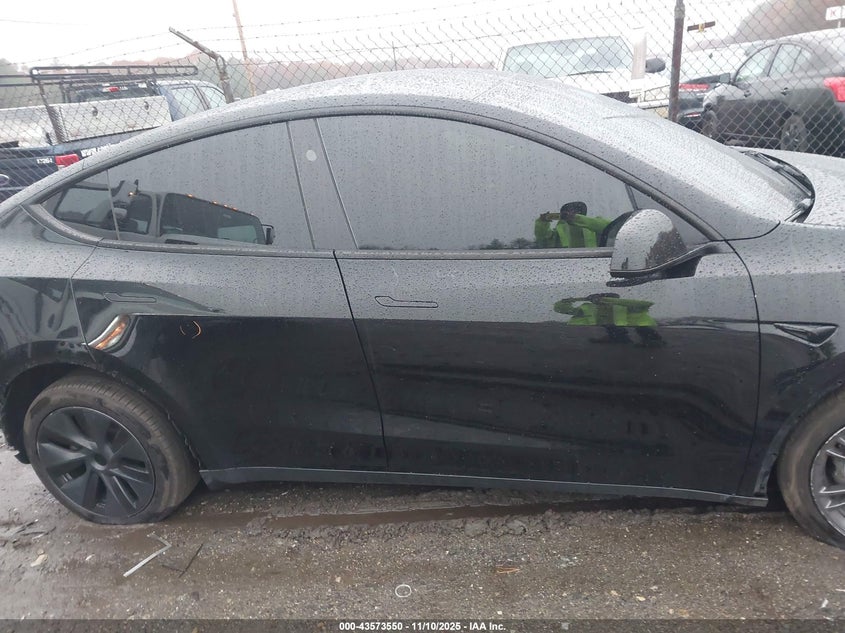 2025 Tesla Model Y Long Range Dual Motor All-Wheel Drive VIN: 7SAYGDEE4SA337933 Lot: 43573550