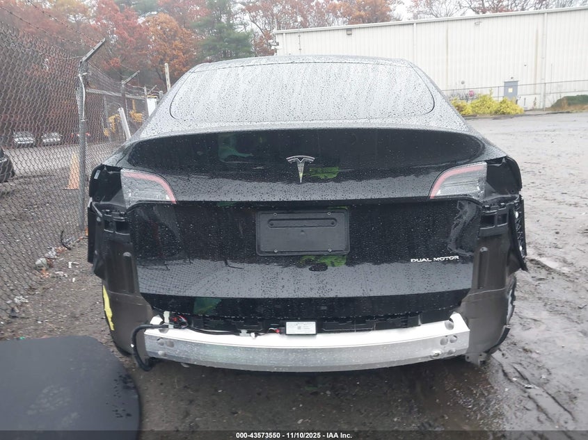 2025 Tesla Model Y Long Range Dual Motor All-Wheel Drive VIN: 7SAYGDEE4SA337933 Lot: 43573550