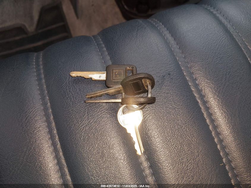 1992 Chevrolet Gmt-400 C1500 VIN: 1GCDC14K5NZ114962 Lot: 43573610