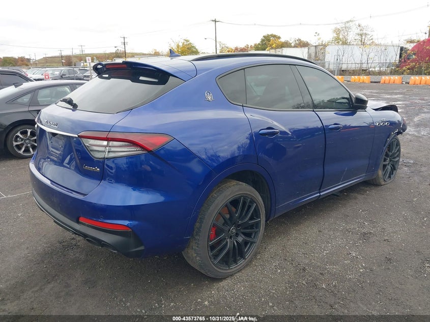 ZN661XUAXNX383106 2022 MASERATI LEVANTE photo no. 4
