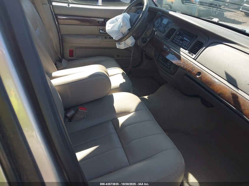2MEHM75V18X627127 2008 MERCURY GRAND MARQUIS photo no. 5