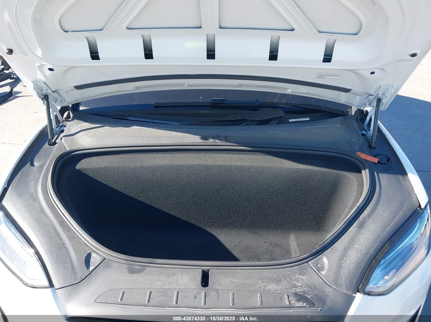 2022 Tesla Model X Dual Motor All-Wheel Drive VIN: 7SAXCBE58NF343818 Lot: 43574330