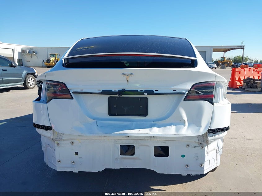 2022 Tesla Model X Dual Motor All-Wheel Drive VIN: 7SAXCBE58NF343818 Lot: 43574330