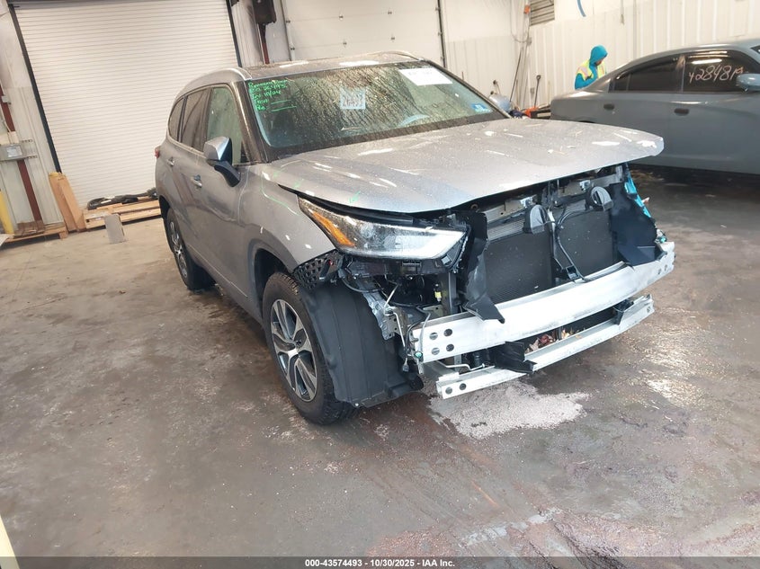 TOYOTA HIGHLANDER XLE