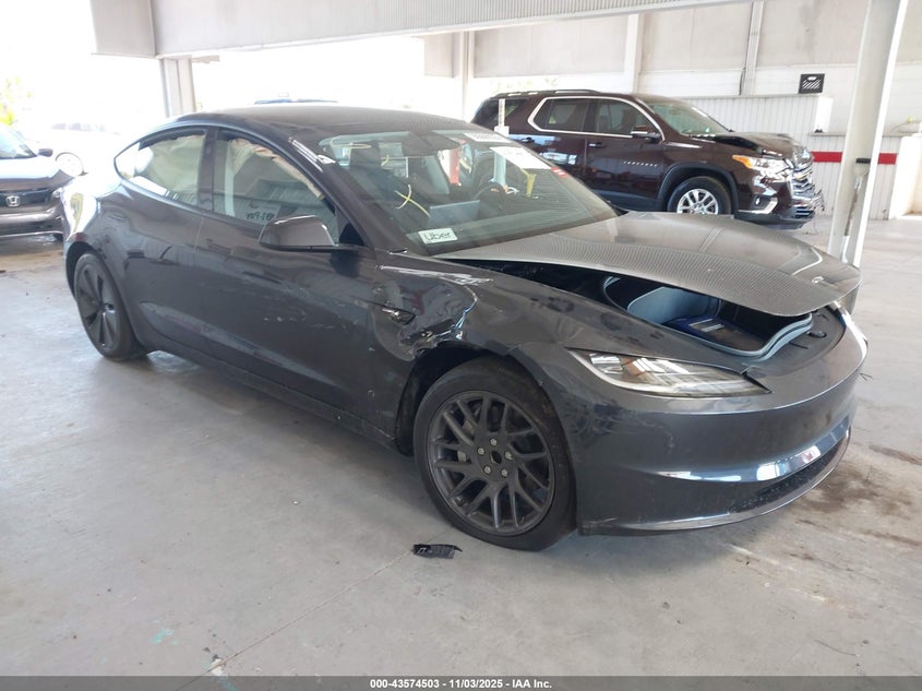 TESLA MODEL 3 LONG RANGE REAR-WHEEL DRIVE/STANDARD