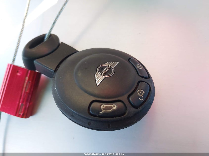 2007 Mini Cooper S VIN: WMWMF73527TL85115 Lot: 43574613