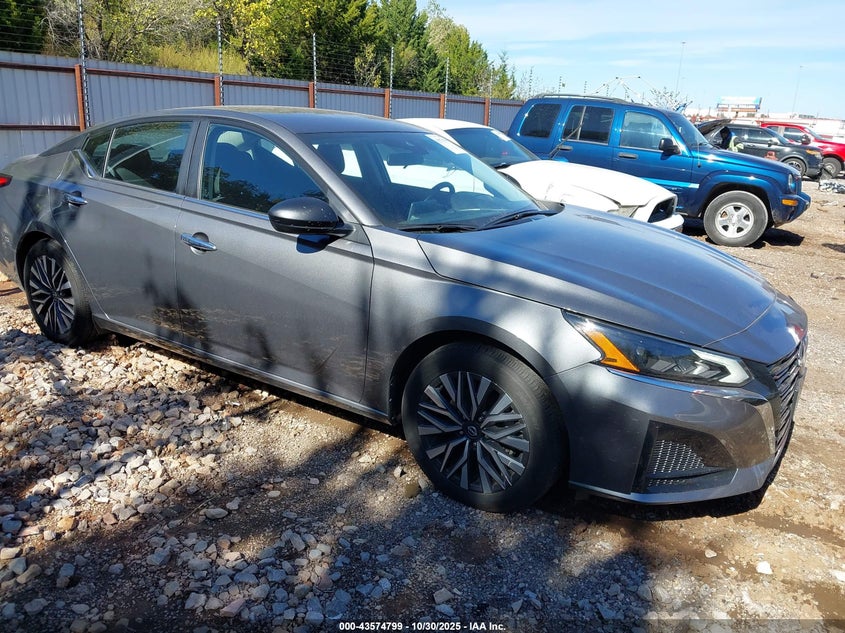 NISSAN ALTIMA SV FWD