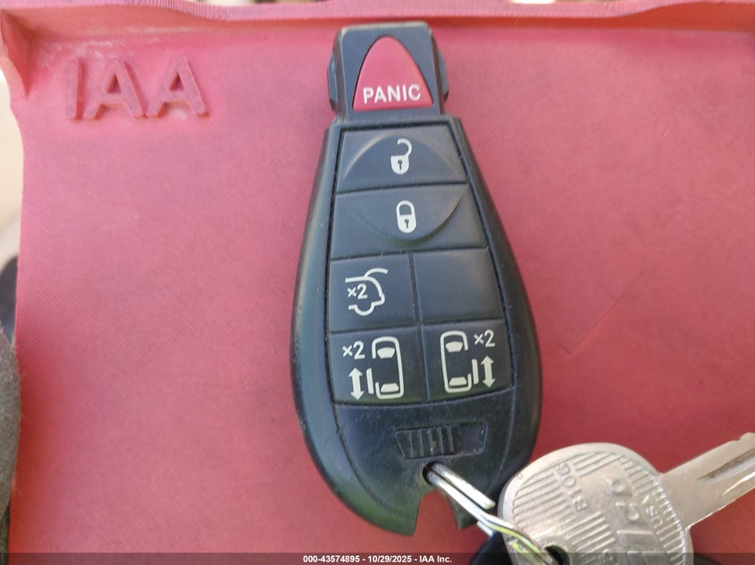 2010 Volkswagen Routan Se VIN: 2V4RW3D11AR168821 Lot: 43574895