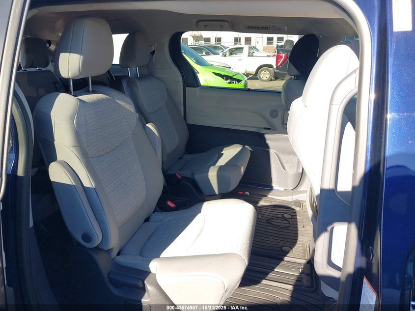 2022 Toyota Sienna Le VIN: 5TDKRKEC0NS082233 Lot: 43574907