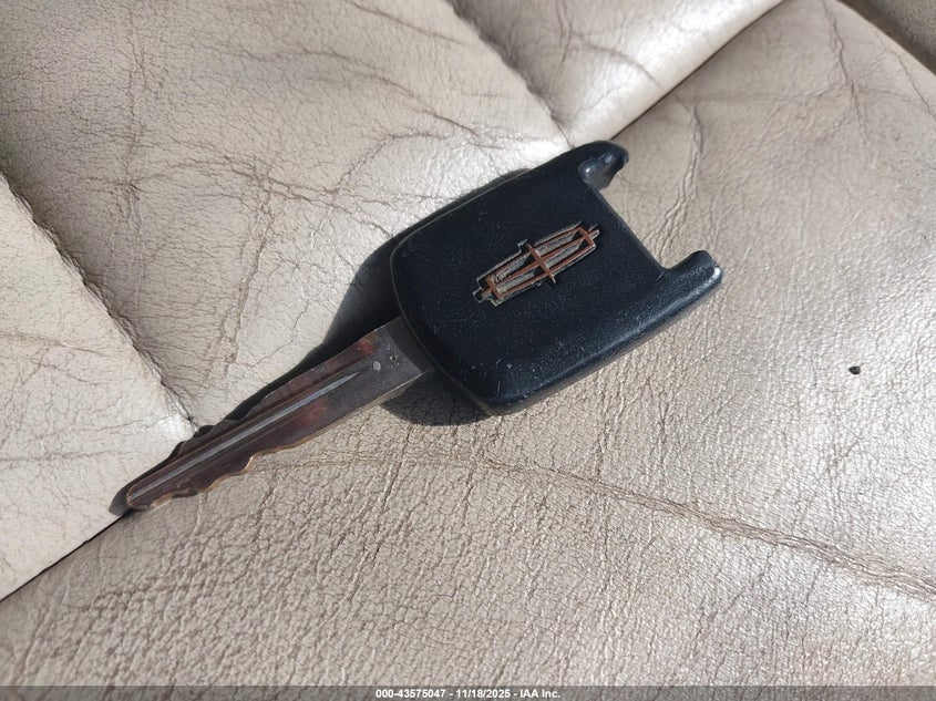 2007 Lincoln Town Car Signature VIN: 1LNHM81VX7Y600970 Lot: 43575047