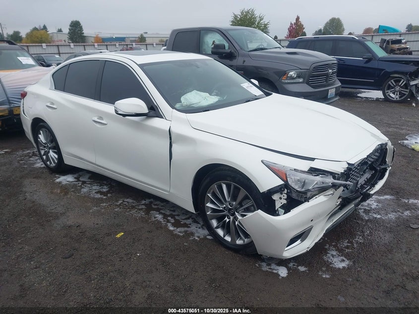 INFINITI Q50 LUXE AWD