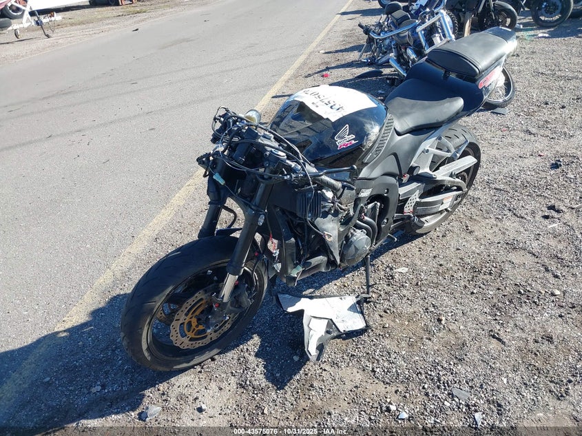 JH2PC40138M100496 2008 HONDA CBR photo no. 2