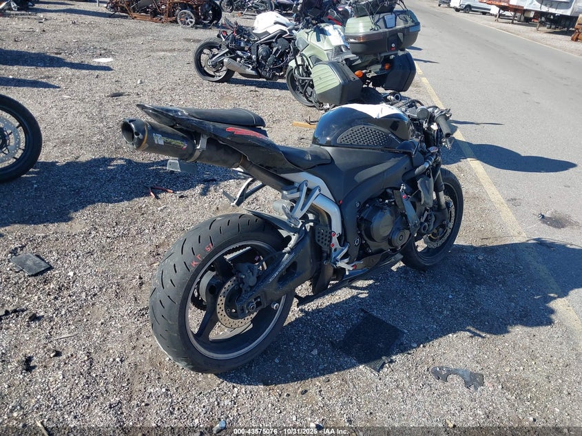 JH2PC40138M100496 2008 HONDA CBR photo no. 4