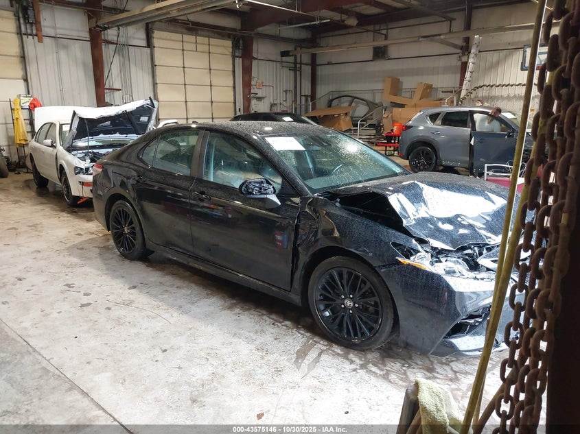 TOYOTA CAMRY SE NIGHTSHADE EDITION