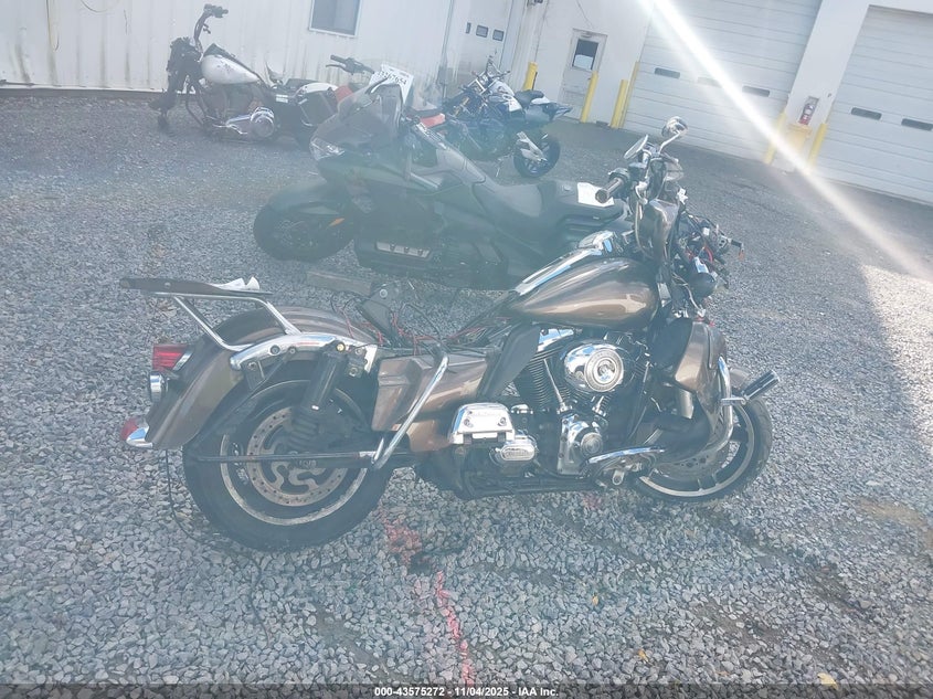 2010 Harley-Davidson Flhtcu VIN: 1HD1FC413AB639971 Lot: 43575272