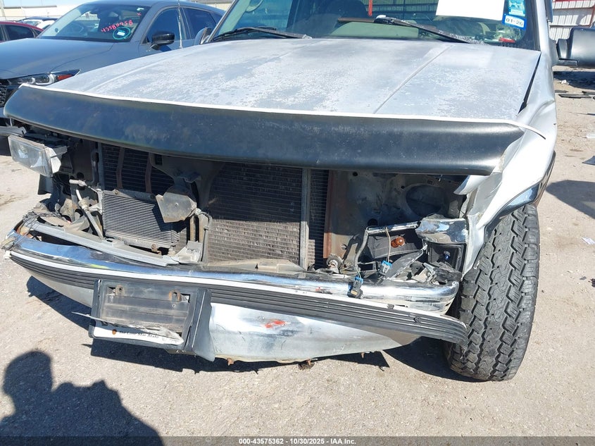 1996 Chevrolet Gmt-400 C1500 VIN: 2GCEC19R0T1183705 Lot: 43575362