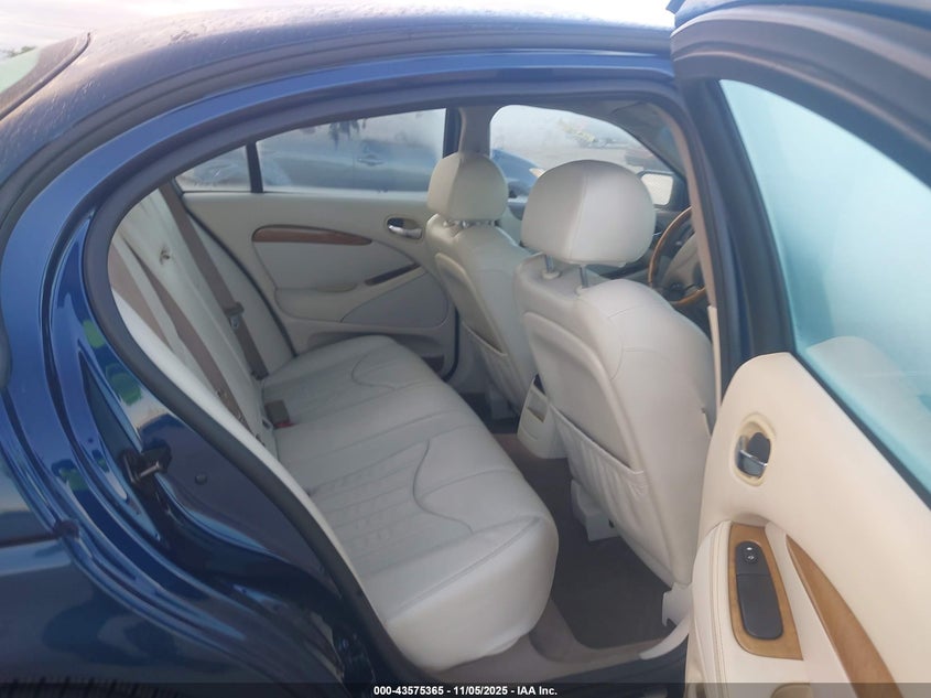 2001 Jaguar S-Type 4.0L V8 VIN: SAJDA01P81GL91922 Lot: 43575365