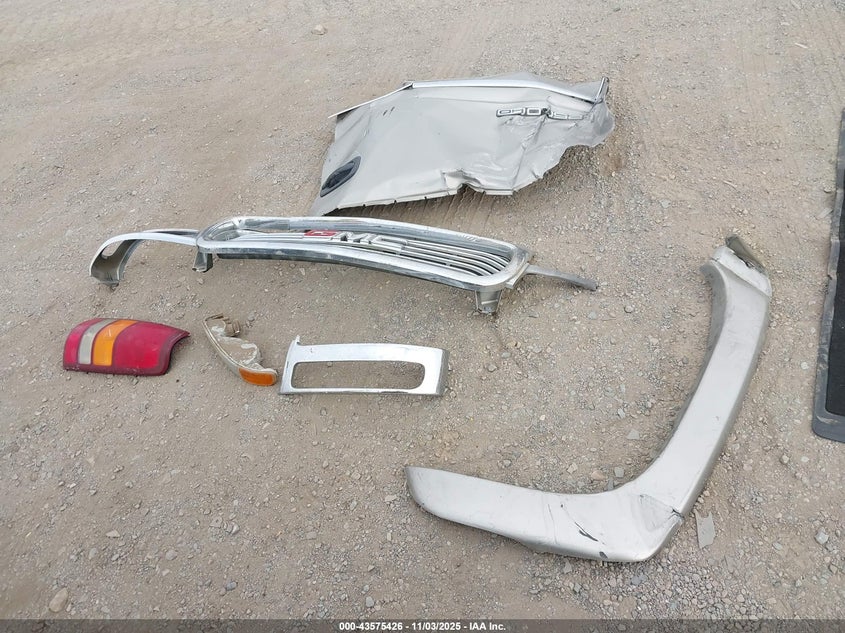 2002 GMC Sierra 2500Hd Sle VIN: 1GTHC23G82F137203 Lot: 43575426