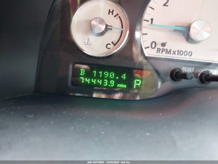 2004 Ford Thunderbird VIN: 1FAHP60A04Y112336 Lot: 43575455