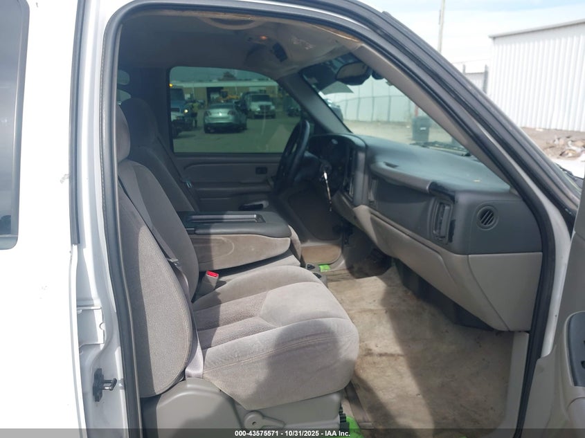1GNEC13V14R107576 2004 CHEVROLET TAHOE photo no. 5