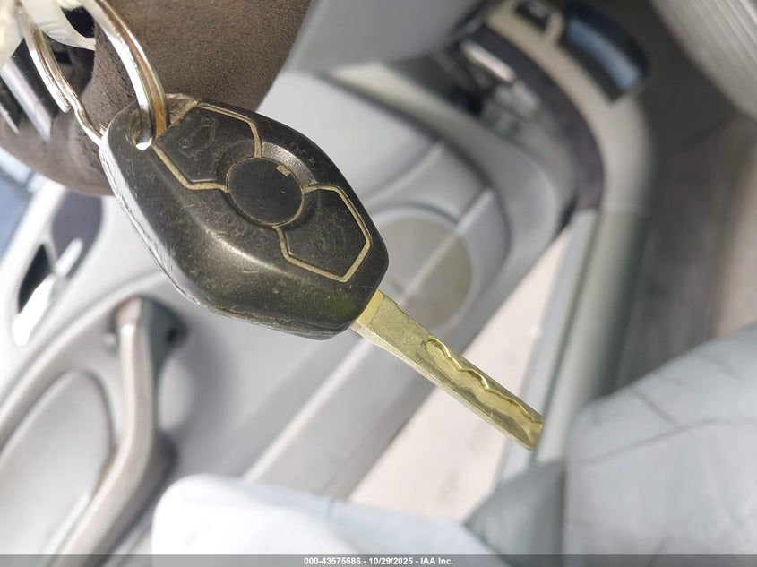 2001 BMW 325Ci VIN: WBABS33481JY40880 Lot: 43575586