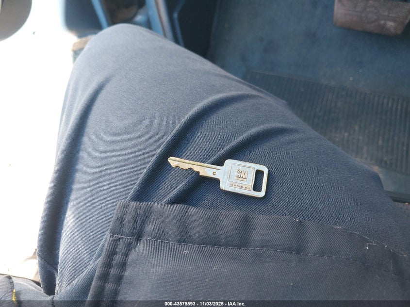 1987 Chevrolet Suburban R1 VIN: 1GNER16K9HF162851 Lot: 43575593