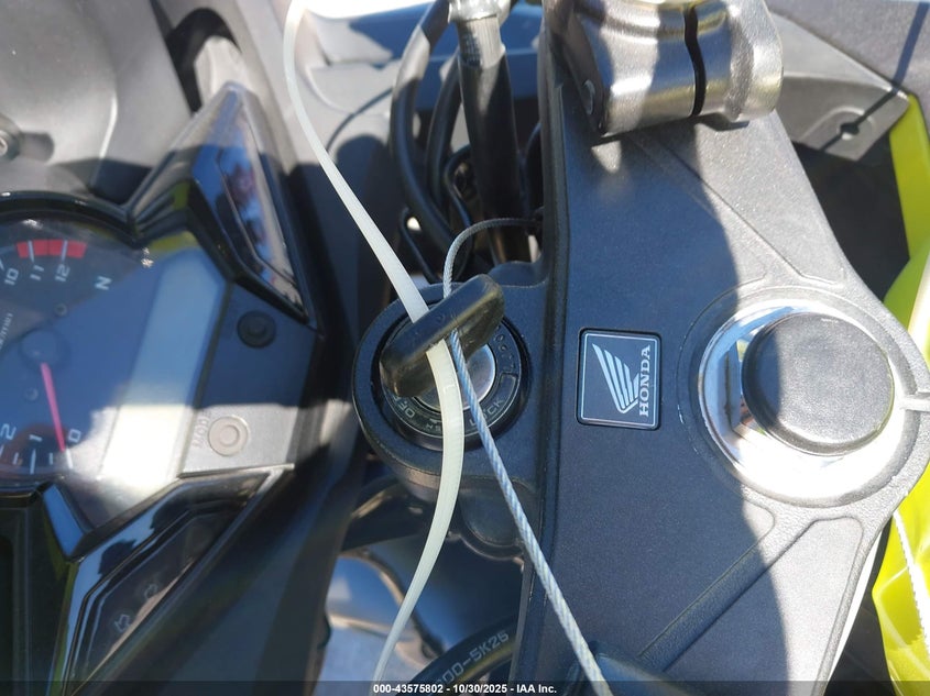 2016 Honda Cbr300 R VIN: MLHNC5107G5200408 Lot: 43575802