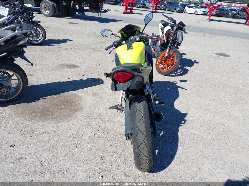 2016 Honda Cbr300 R VIN: MLHNC5107G5200408 Lot: 43575802